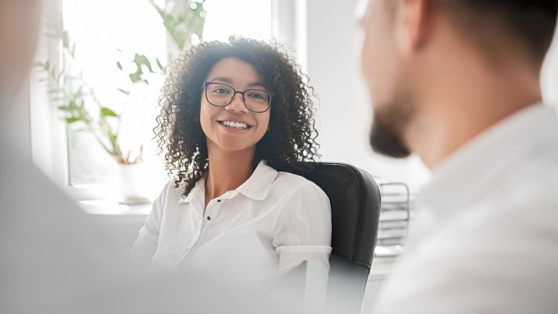 7 Winning Job Interview Hairstyles to Help You Land Your Next Gig